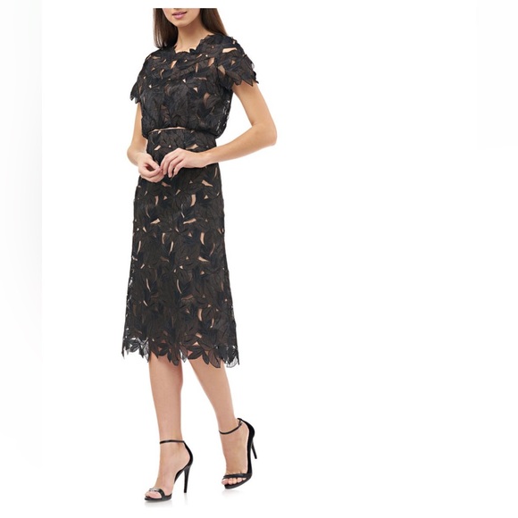 Robe Soirée JS Collections Bleu Intense - Taille 10 - épaule Dénudée En Satin & Mesh